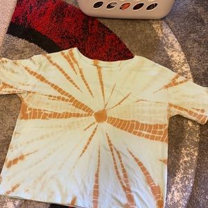 it’s an XL in kids, (14/16) for all my petite women out there.